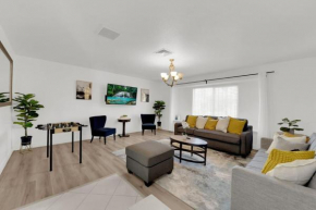 Luxury 4BR Vegas Retreat with Pool 10 Mins to Strip